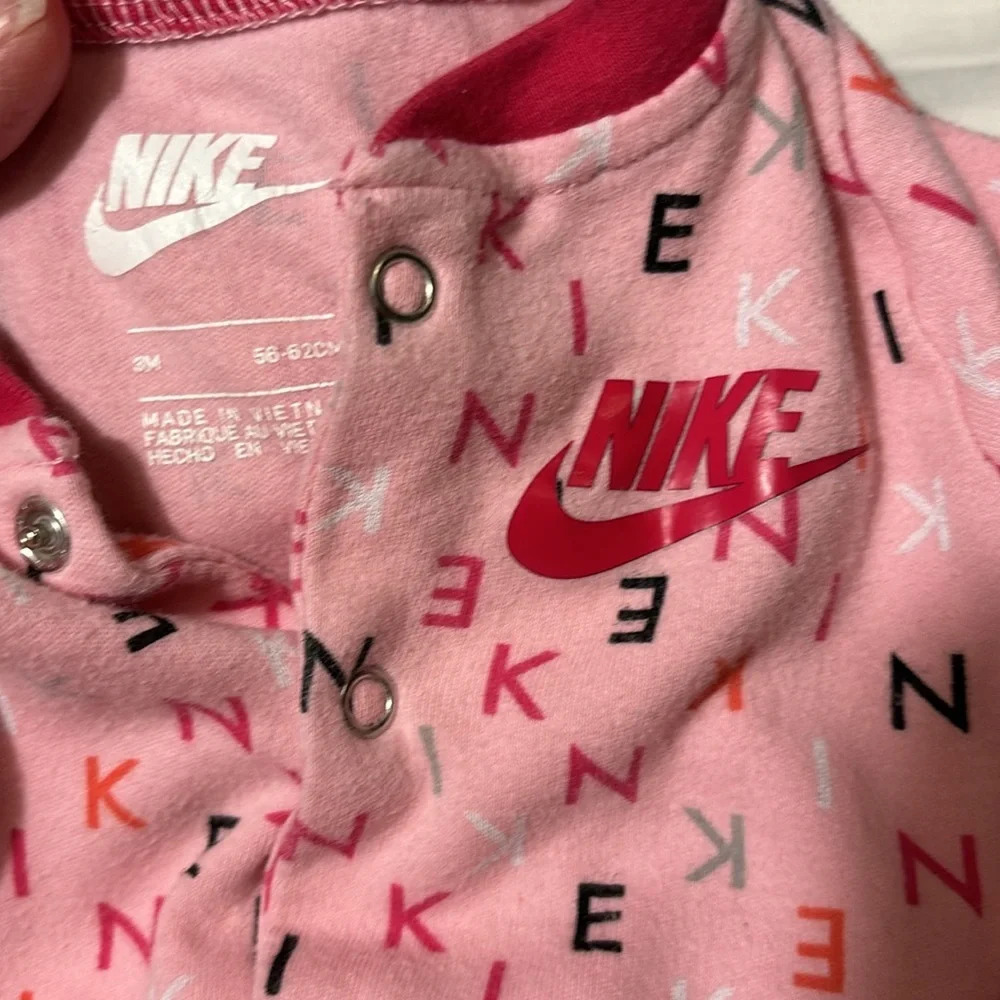Nike Footed Sleep & Play Baby Girl Pink Nebula size 3 months - Picture 3 of 9